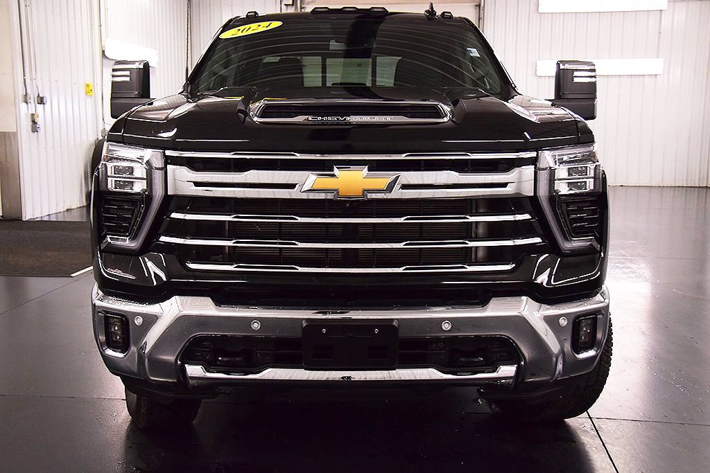 Used 2024 Chevrolet Silverado 2500 LTZ w/ LTZ Convenience Package AWD/4WD image 2