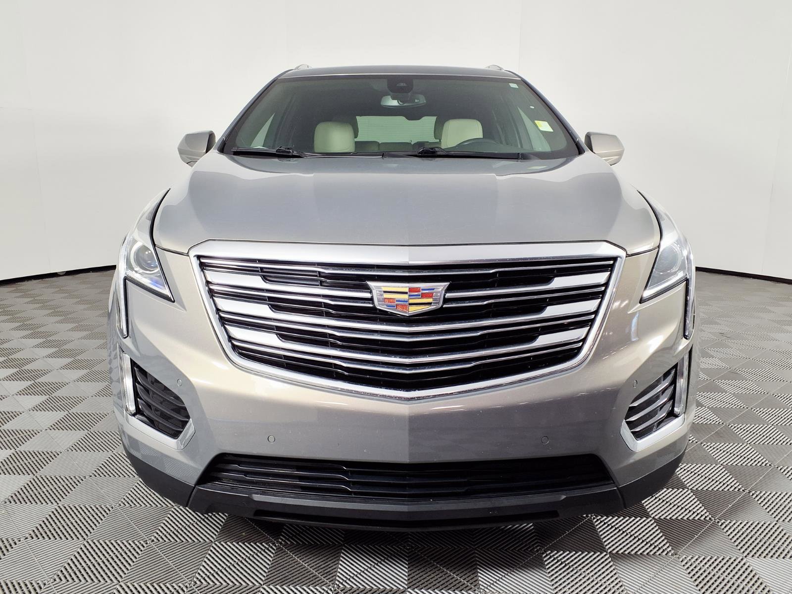 Used 2019 Cadillac XT5 Luxury FWD image 2
