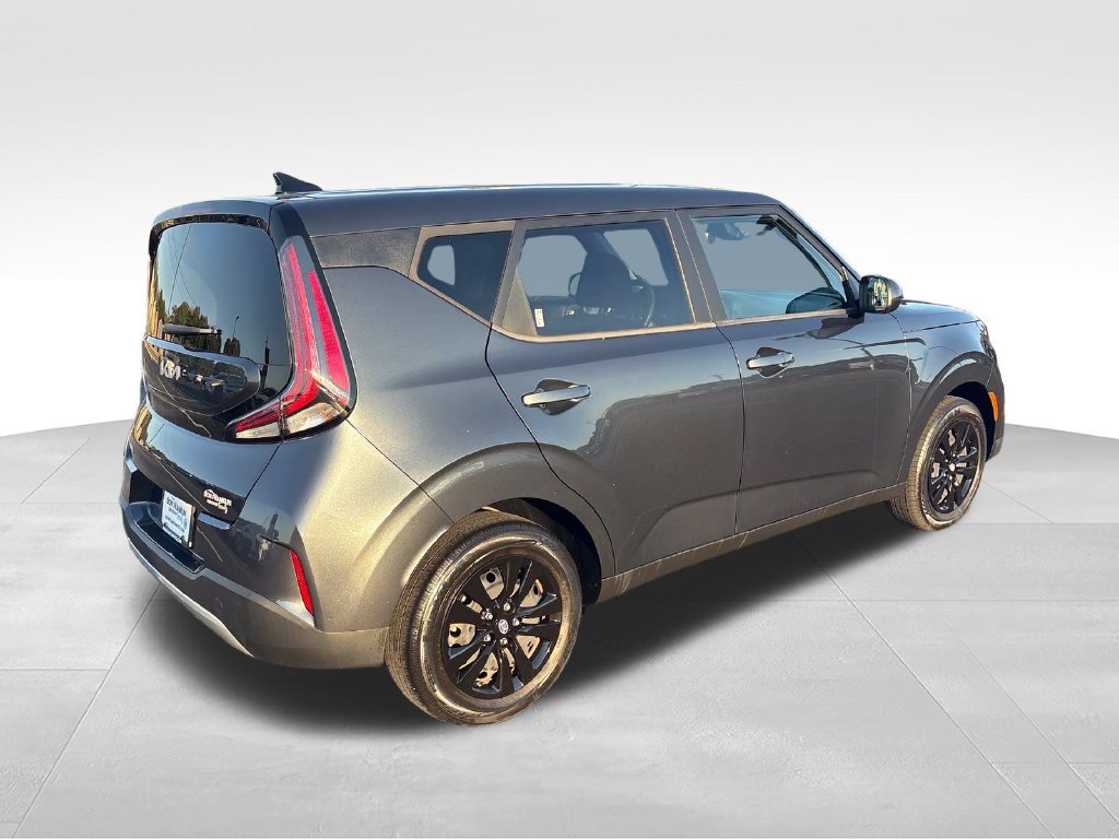 Used 2025 Kia Soul LX FWD image 6