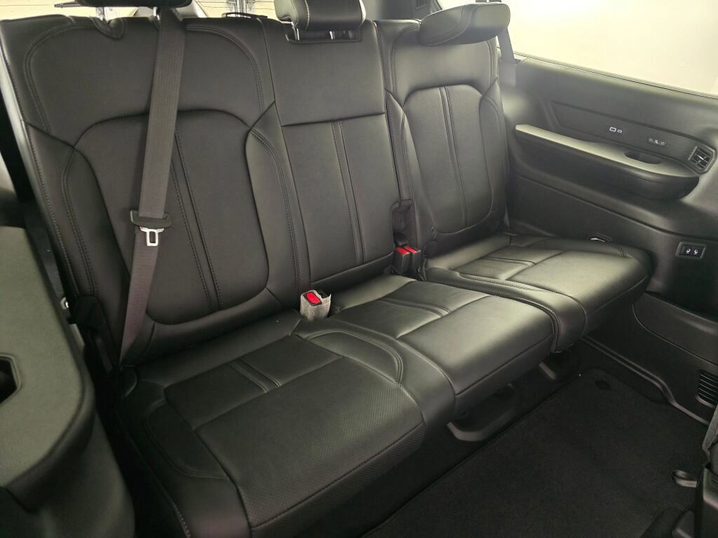 New 2025 Jeep Wagoneer L Series II w/ HD Trailer Tow Package w/25F image 27