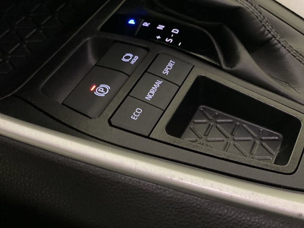 Used 2024 Toyota RAV4 XLE FWD image 41