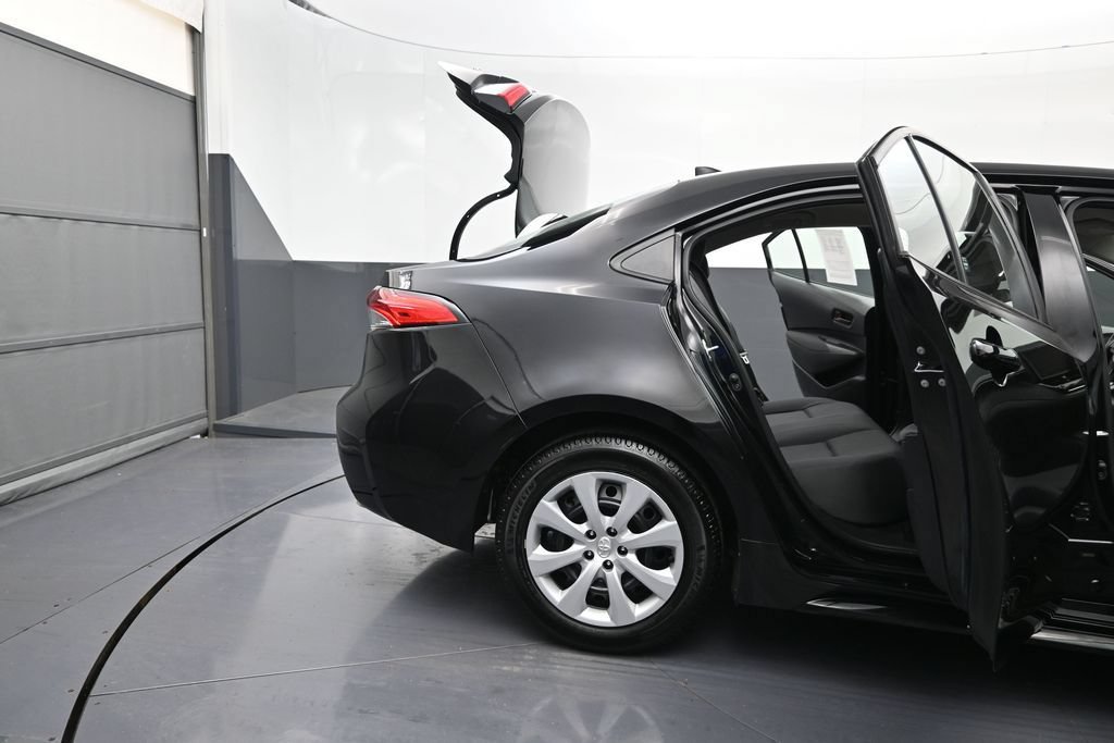 Used 2024 Toyota Corolla LE FWD image 10