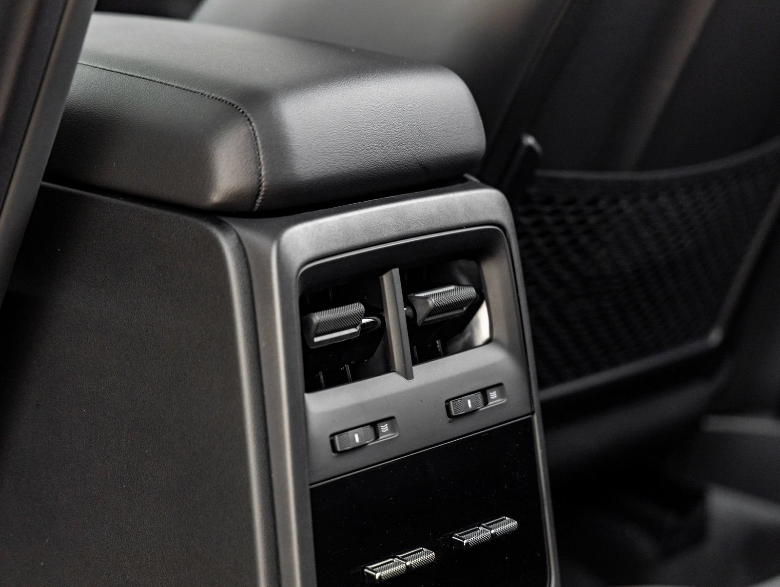 Certified 2026 Porsche Macan 4 Electric AWD/4WD image 34