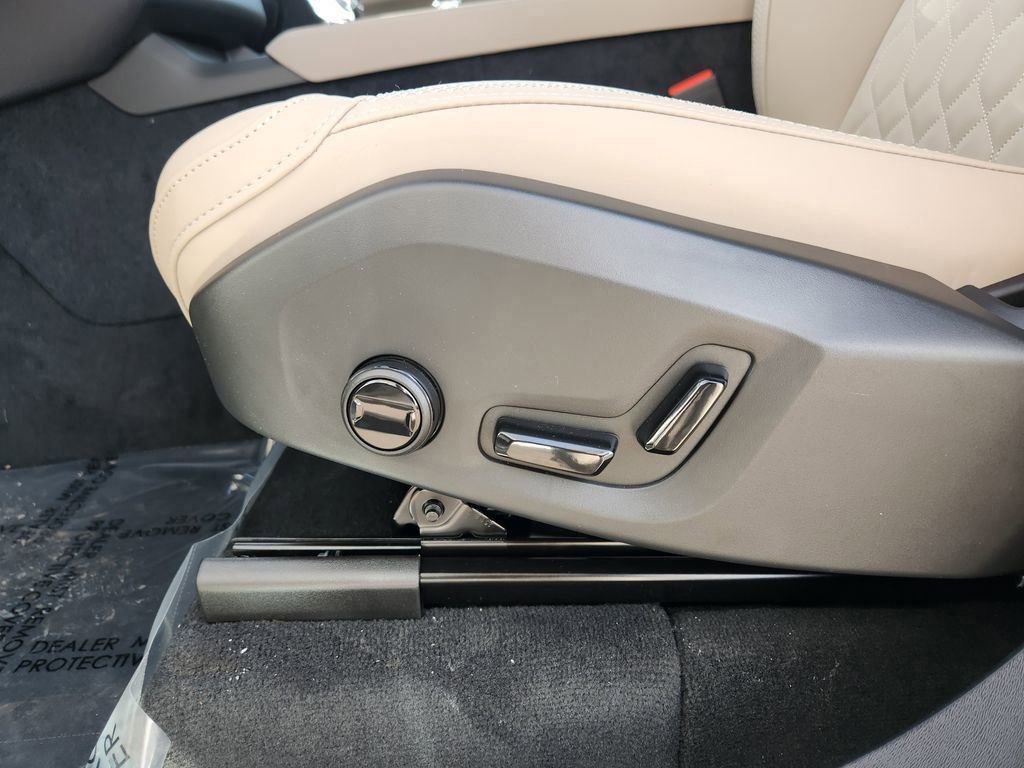 New 2026 Volvo XC90 B6 Plus w/ Protection Package Premier image 8