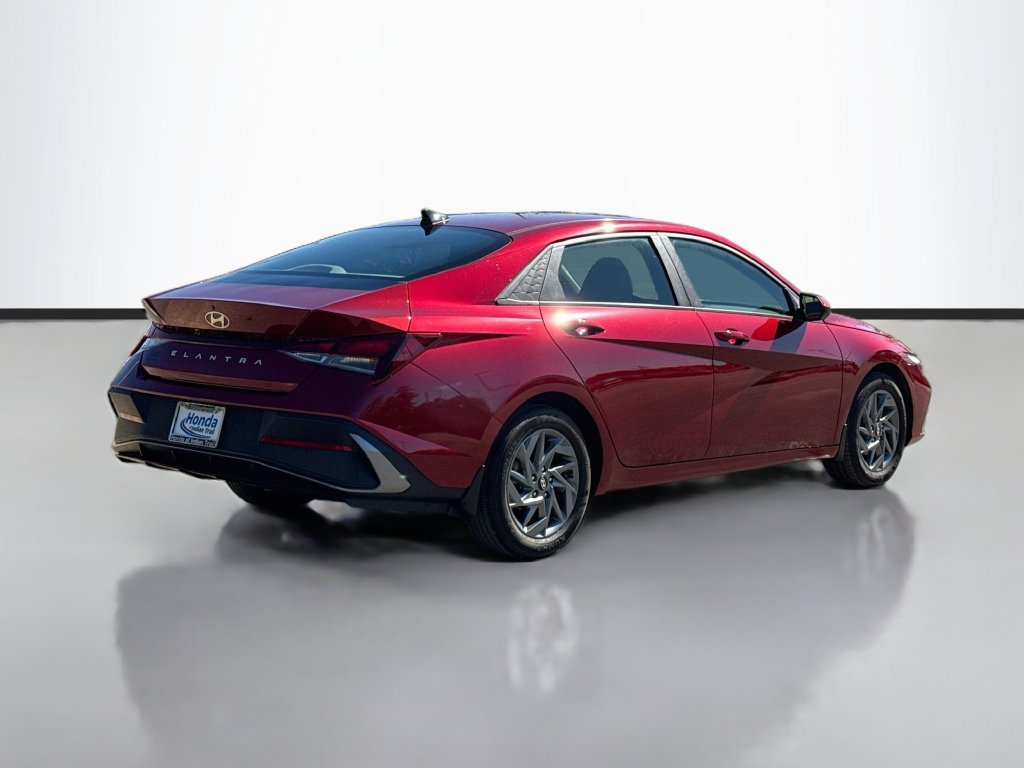 Used 2024 Hyundai Elantra SEL FWD image 7