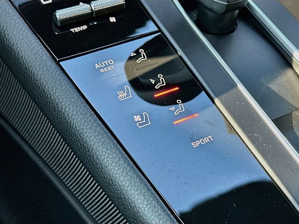 Certified 2026 Porsche Macan AWD/4WD image 23