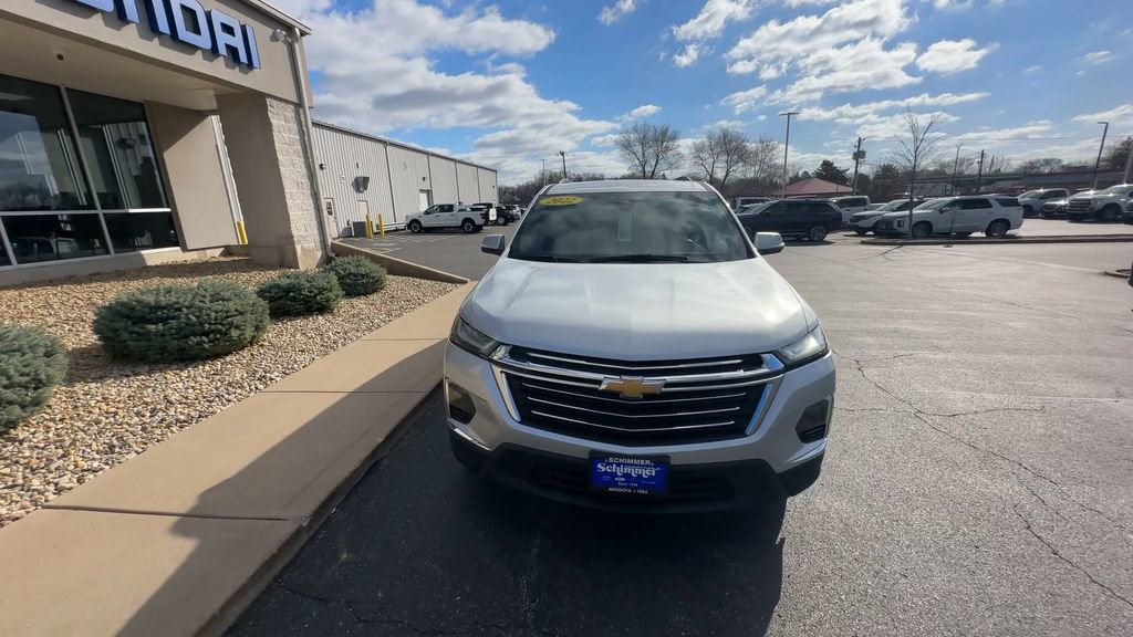 Used 2022 Chevrolet Traverse LT image 3