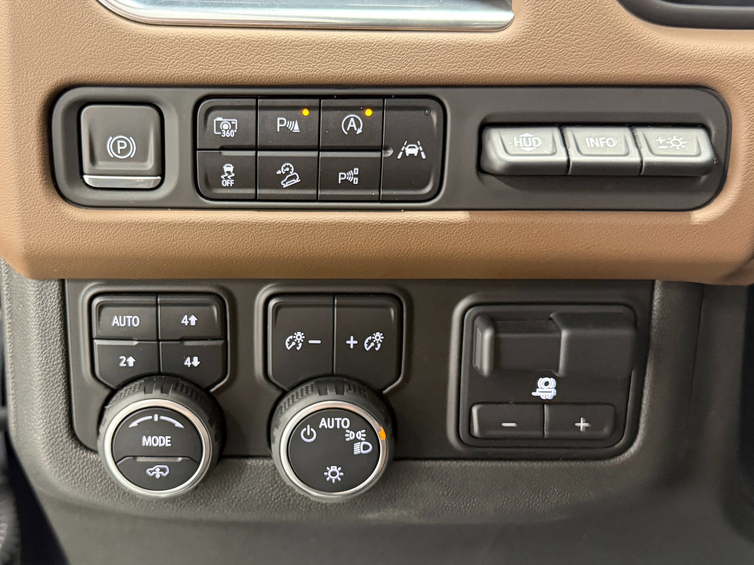 Used 2023 Chevrolet Tahoe High Country w/ Advanced Technology Package AWD/4WD image 29