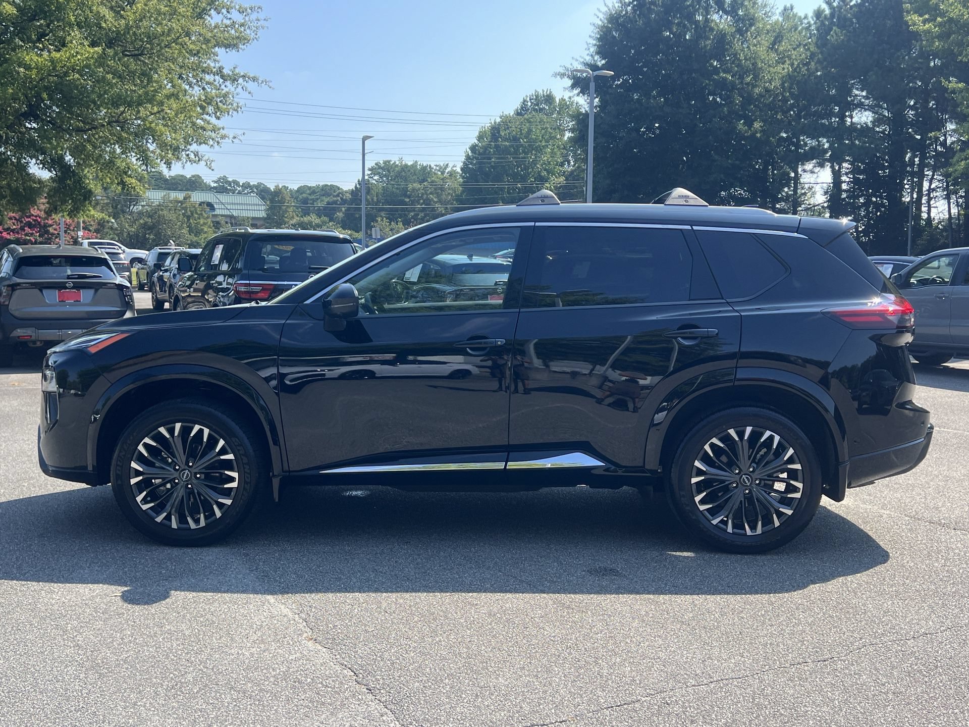 Certified 2025 Nissan Rogue Platinum FWD image 25
