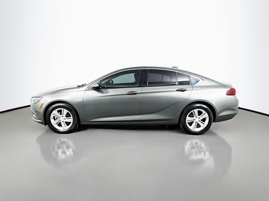 Used 2018 Buick Regal Preferred FWD image 2