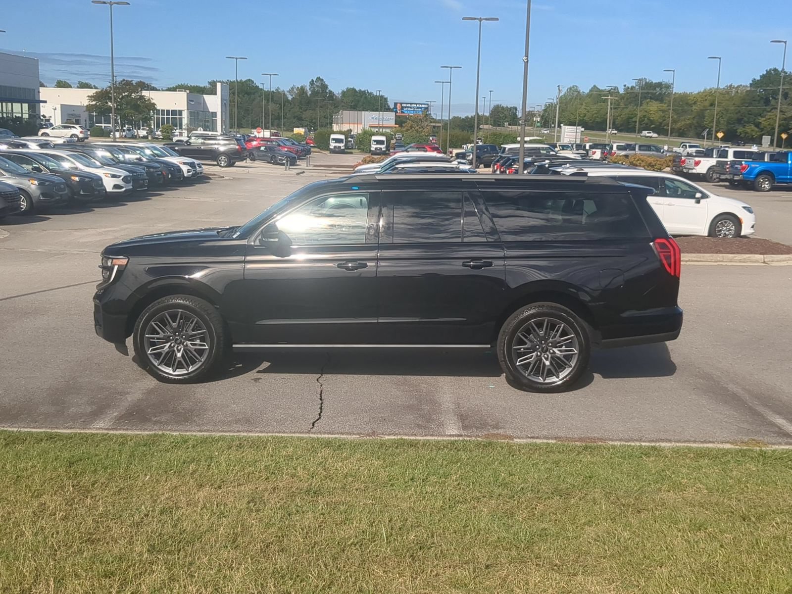 New 2027 Ford Expedition Max Platinum w/ Stealth Appearance Package AWD/4WD image 6