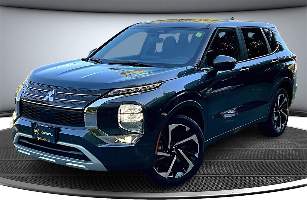Used 2024 Mitsubishi Outlander SE image 3
