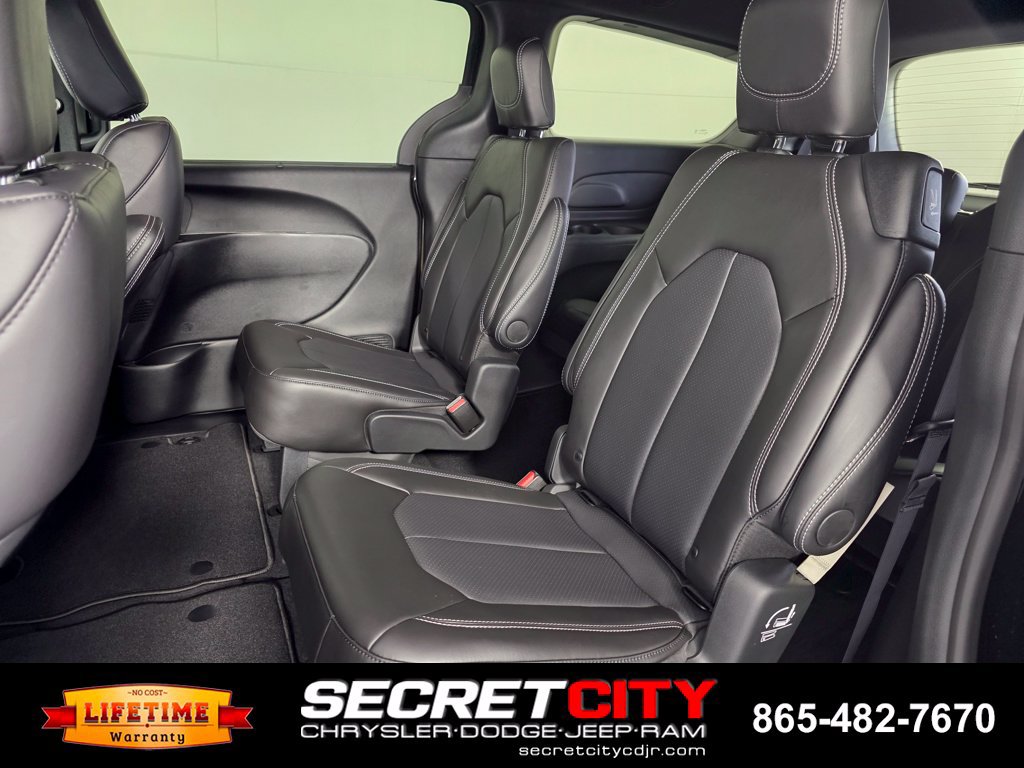 New 2026 Chrysler Voyager LX FWD image 28