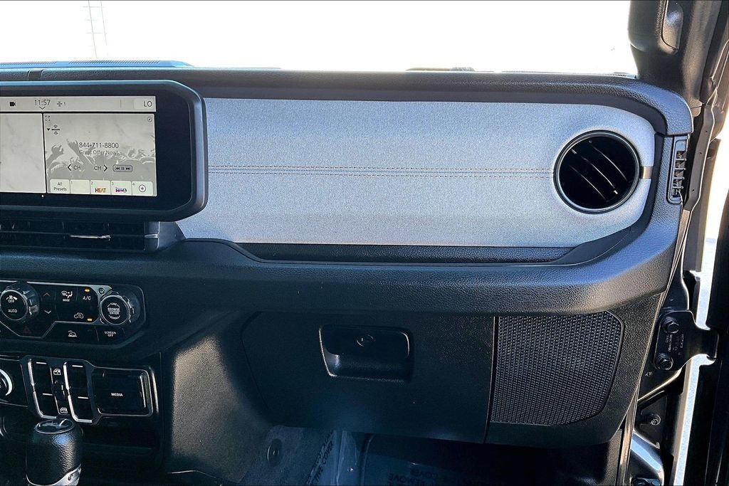 Used 2024 Jeep Wrangler Unlimited image 17