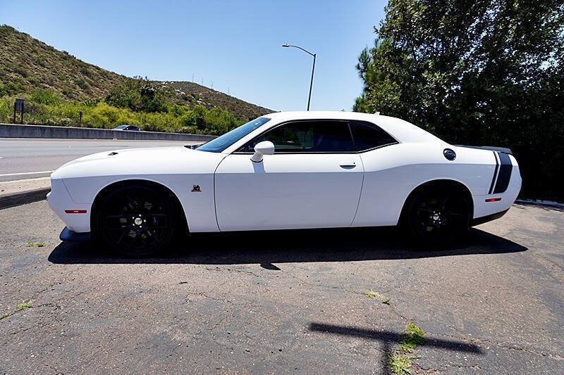 Used 2015 Dodge Challenger R/T Scat Pack w/ Scat Pack Appearance Package RWD image 7