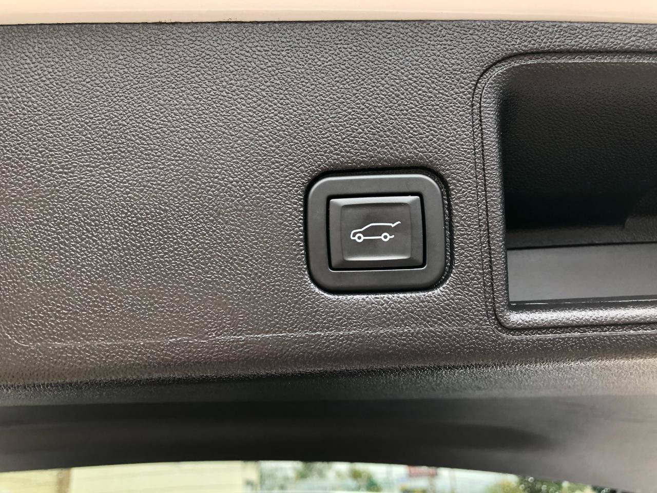 Used 2024 GMC Terrain SLT AWD/4WD image 30