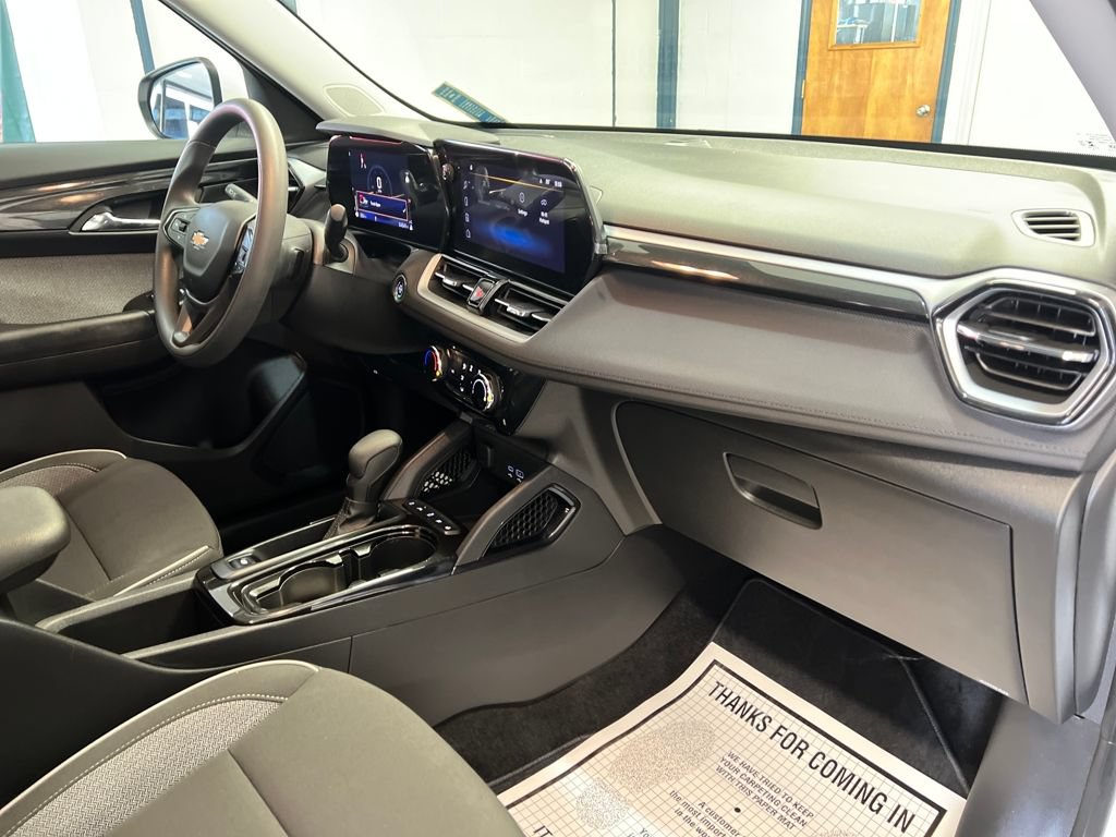 Used 2024 Chevrolet TrailBlazer LT FWD image 39