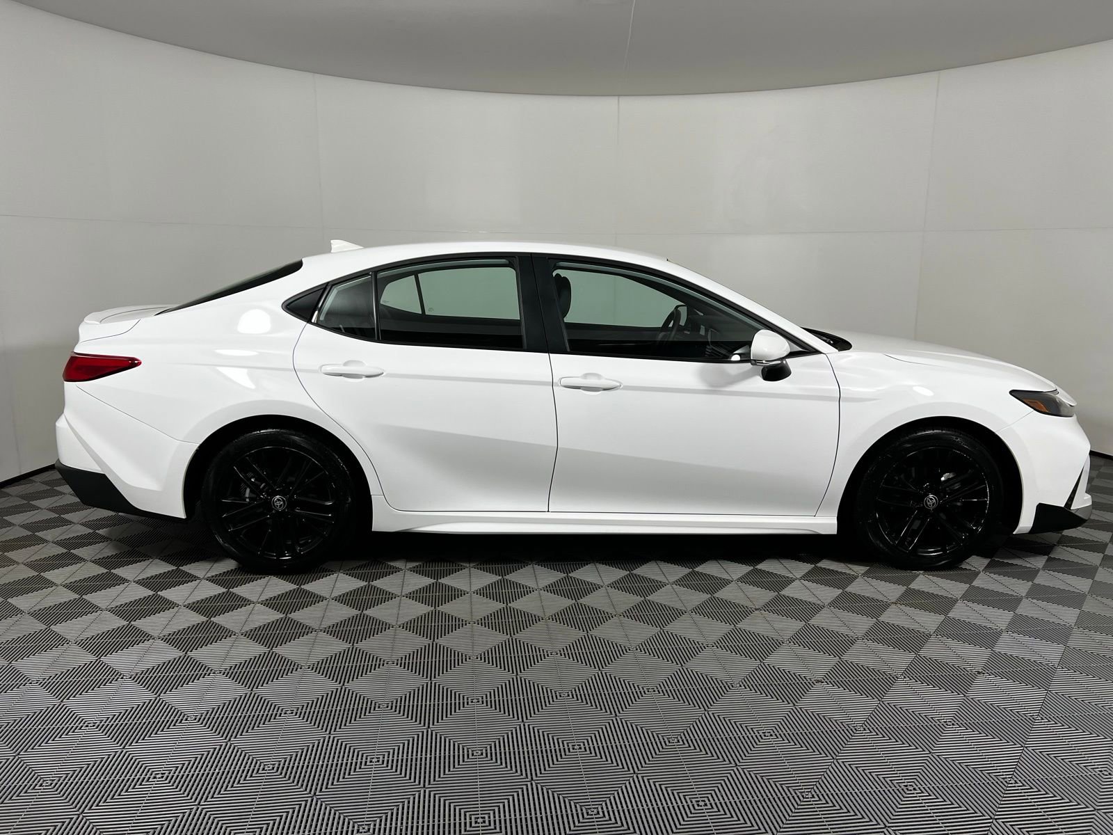 Certified 2025 Toyota Camry SE image 4