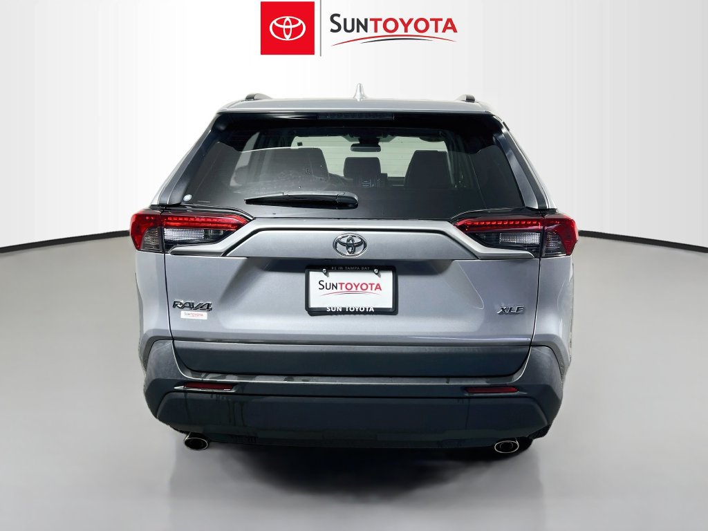 Used 2022 Toyota RAV4 XLE Premium FWD image 4