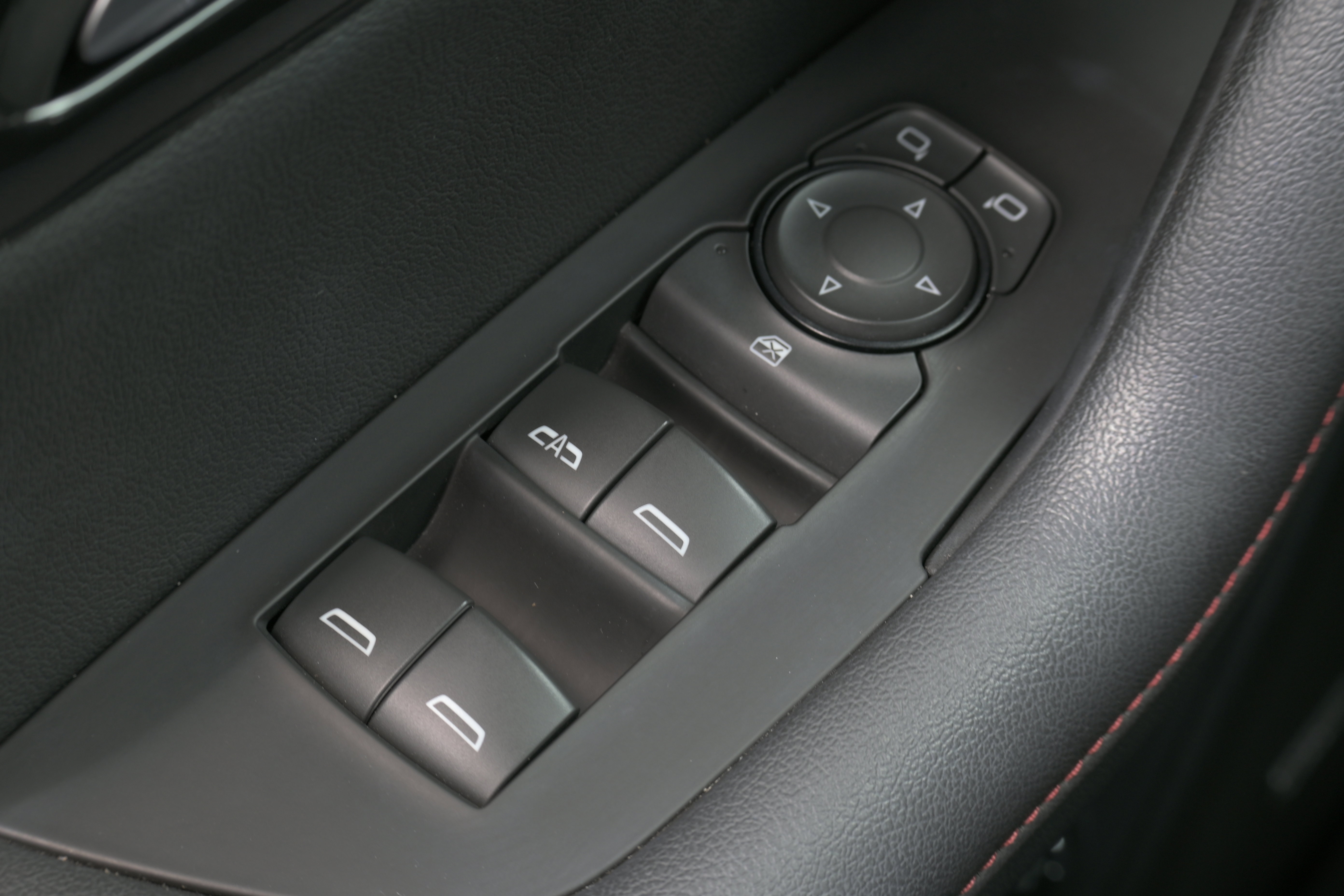Used 2024 Chevrolet Blazer RS FWD image 26