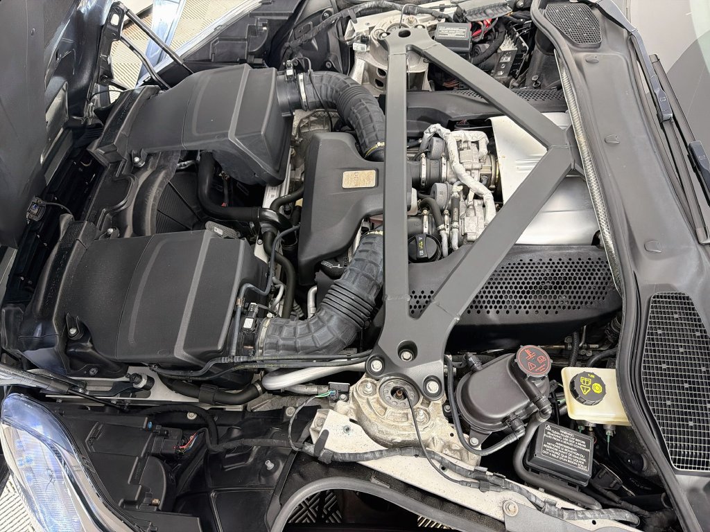 Used 2020 Aston Martin DB11 Volante RWD image 28
