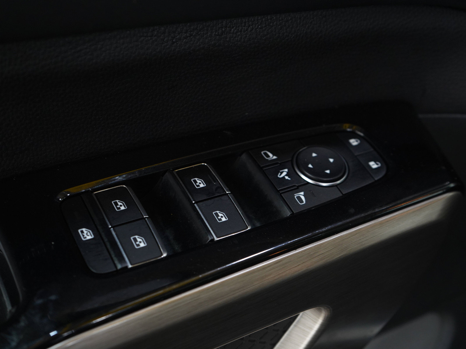 Used 2023 Nissan Pathfinder Platinum AWD/4WD image 25