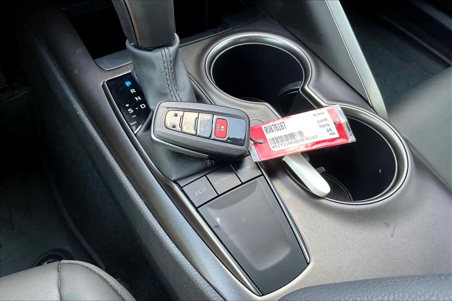 Used 2024 Toyota Camry SE w/ Convenience Package FWD image 14