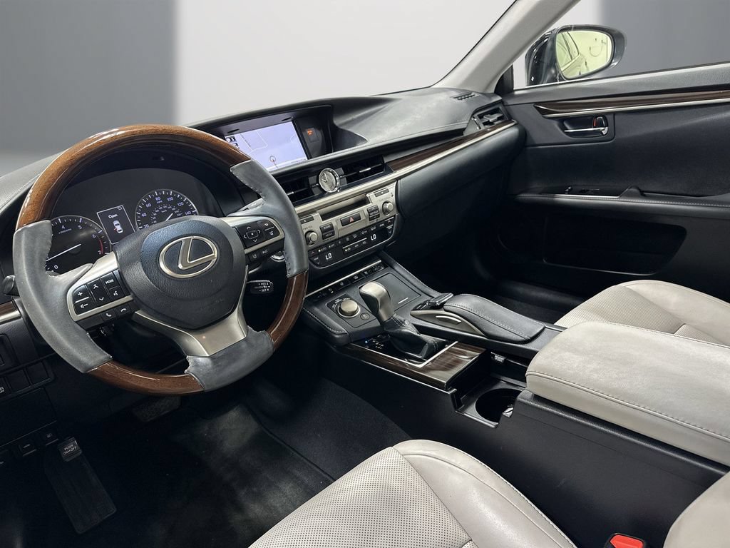 Used 2018 Lexus ES 350 w/ Luxury Package w/Wood Trim FWD image 13