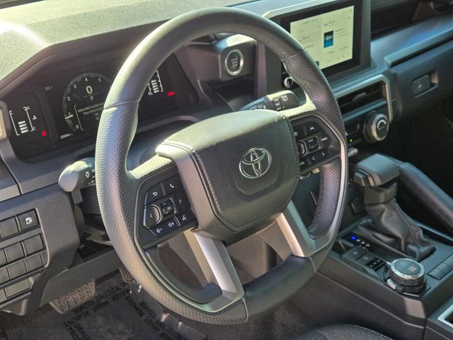 Used 2025 Toyota 4Runner SR5 AWD/4WD image 25