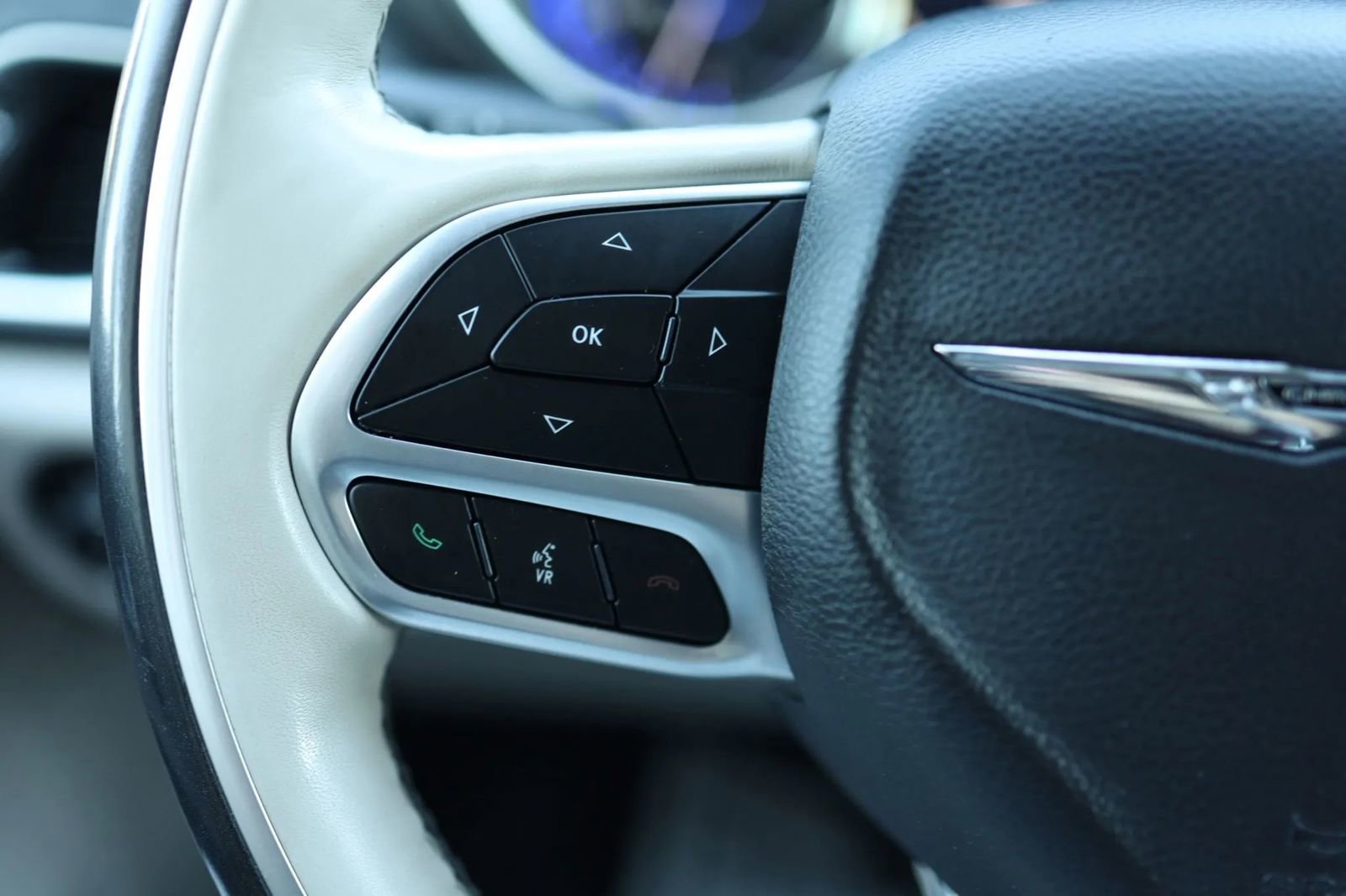 Used 2019 Chrysler Pacifica Limited FWD image 18
