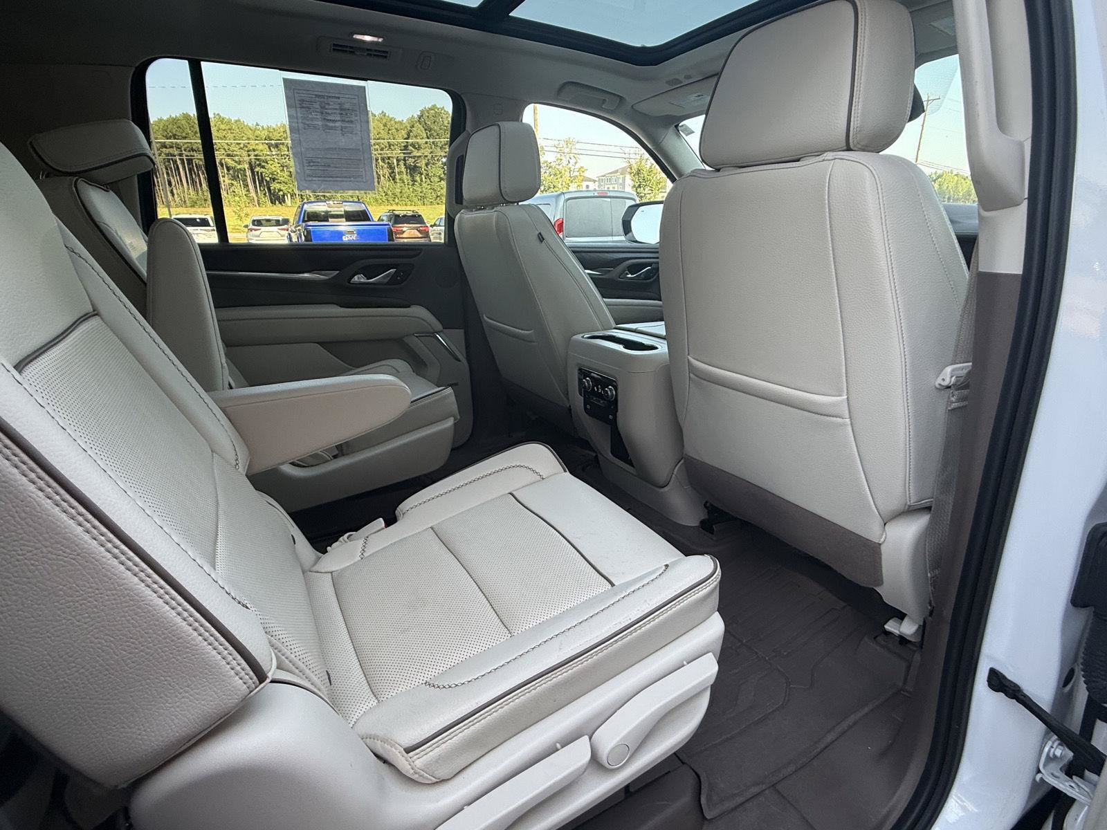Used 2023 GMC Yukon XL Denali AWD/4WD image 24