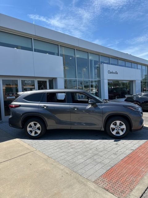 Used 2021 Toyota Highlander LE FWD image 5