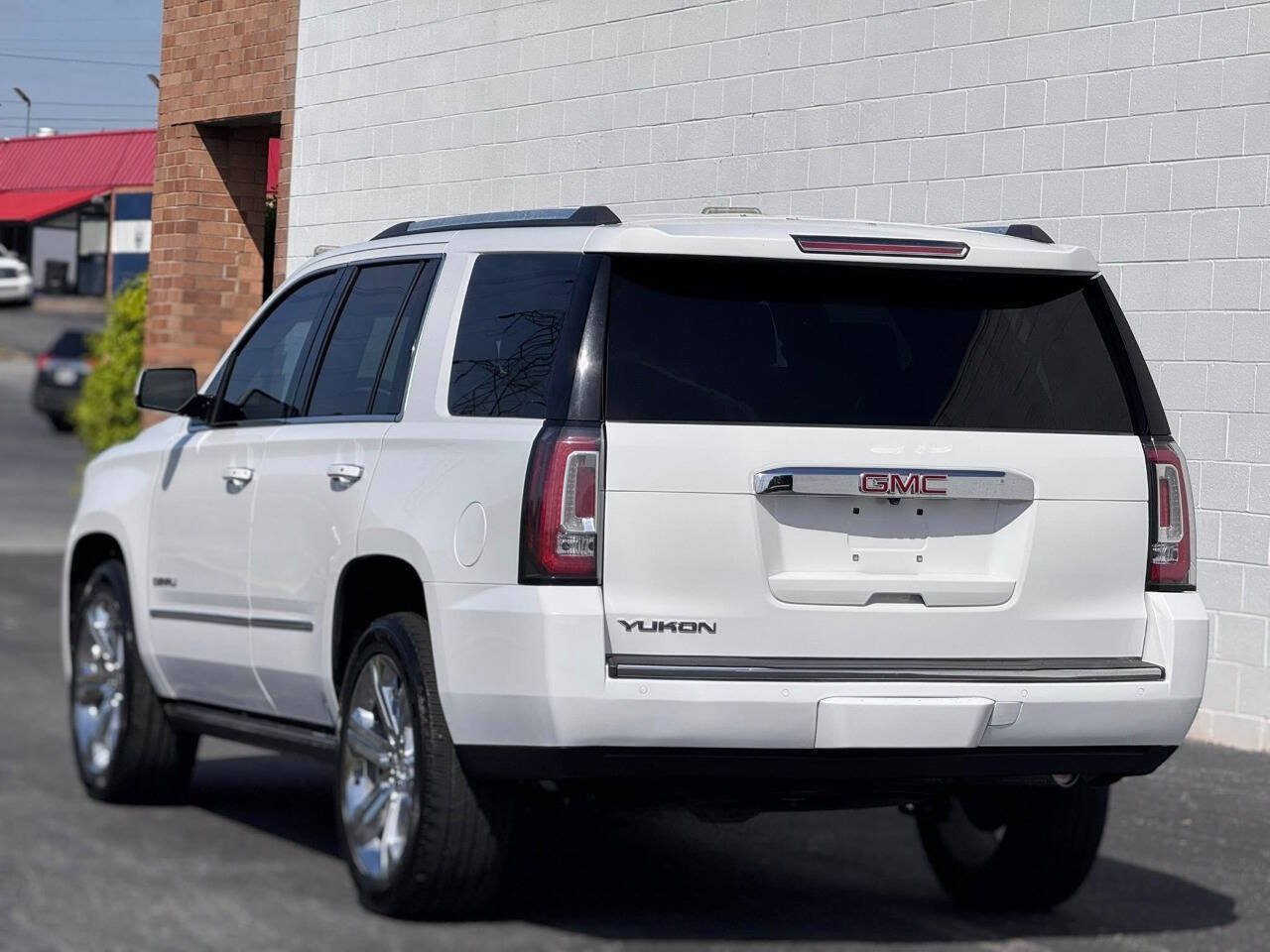 Used 2017 GMC Yukon Denali w/ Open Road Package RWD image 3