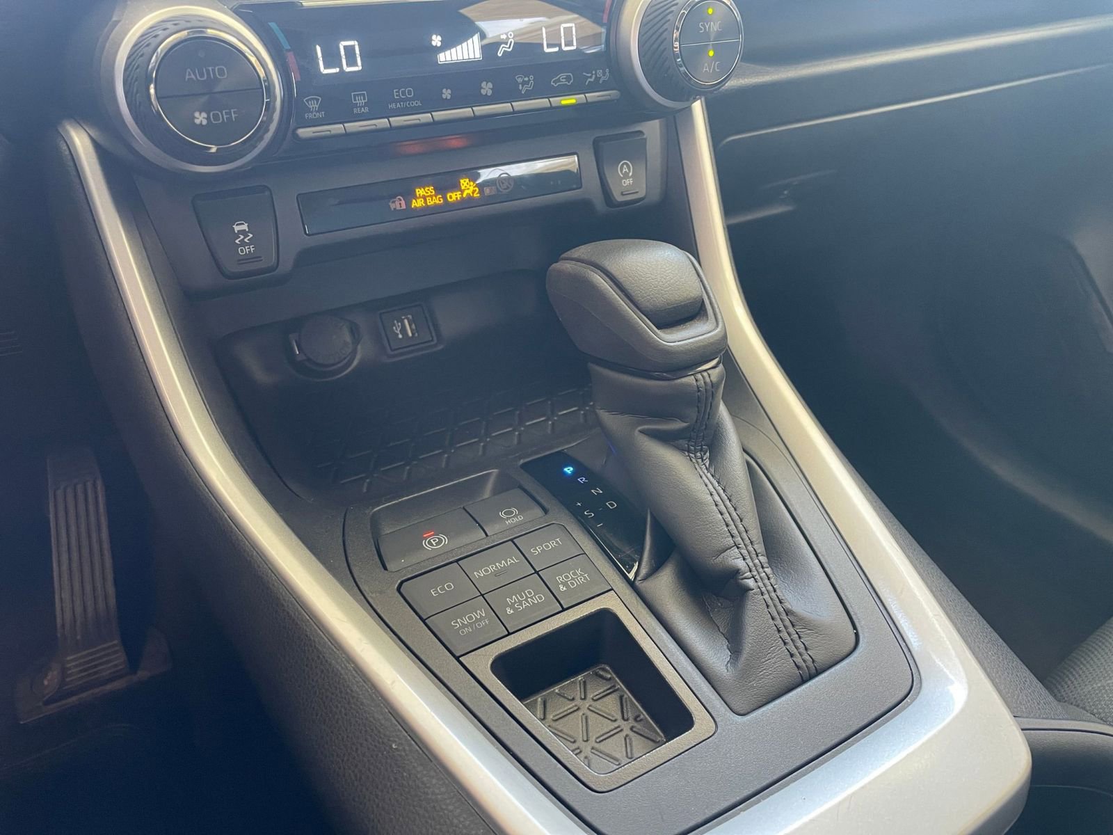 Used 2025 Toyota RAV4 XLE w/ Convenience Package image 43