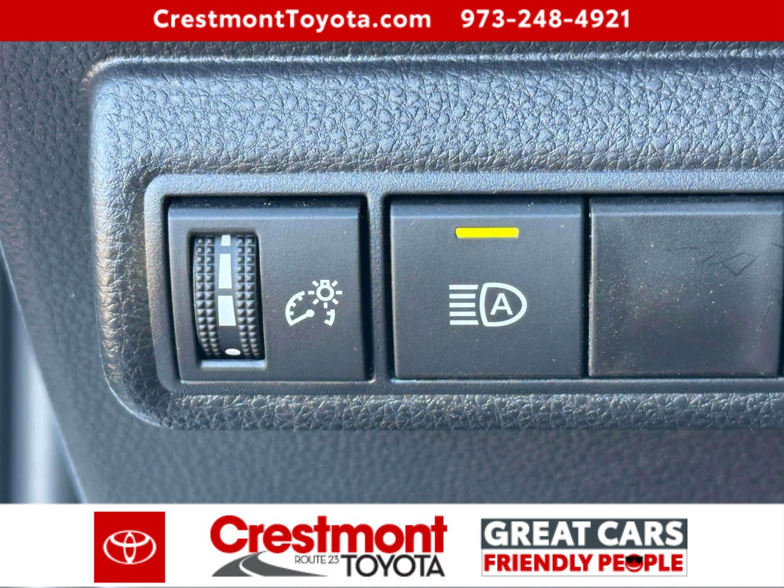 Certified 2025 Toyota Corolla SE image 17