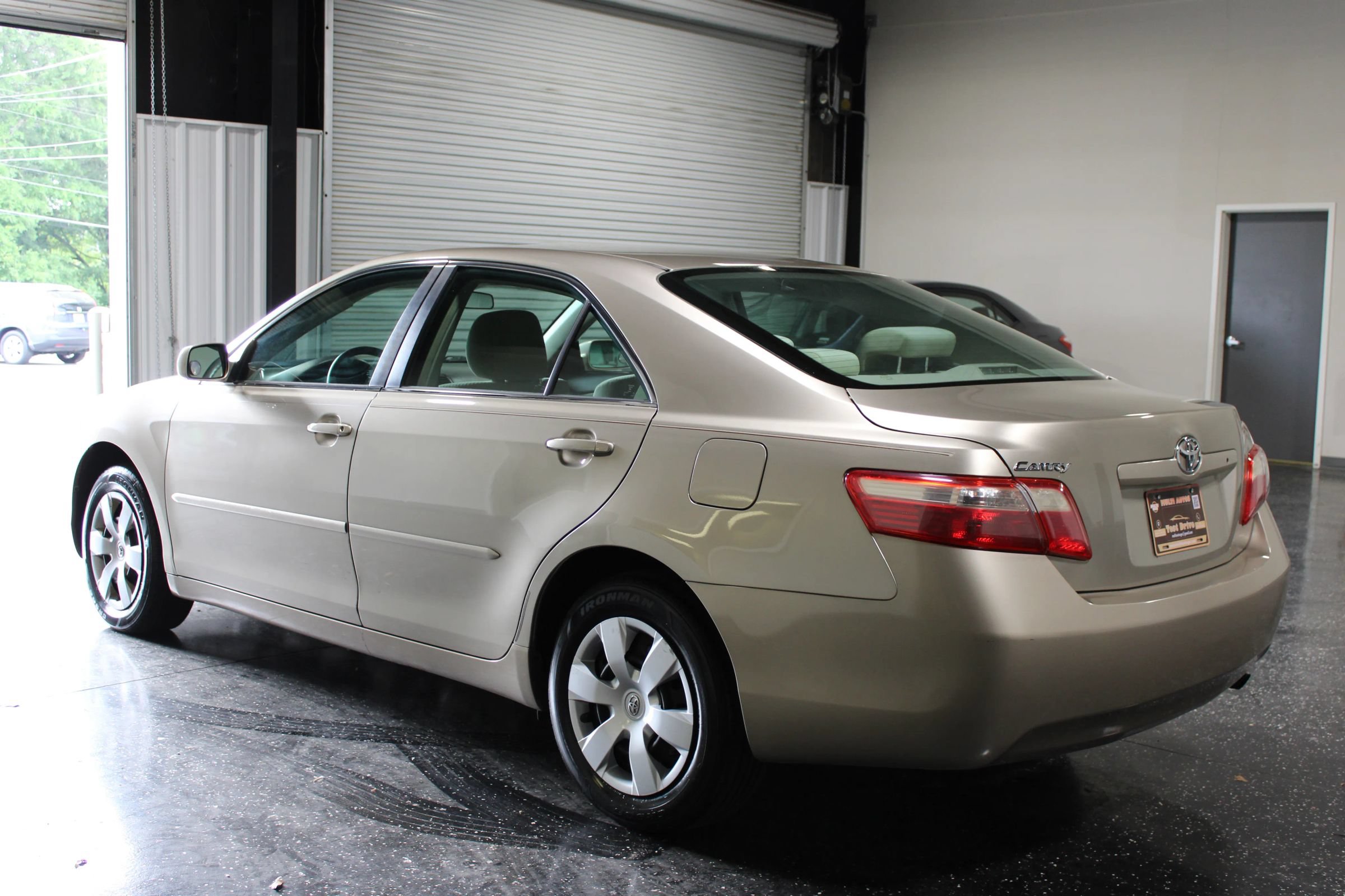 Used 2009 Toyota Camry LE FWD image 5