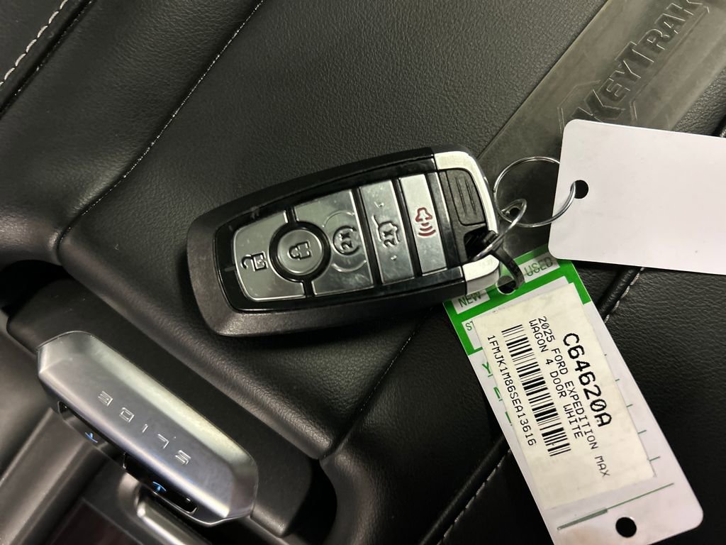Used 2025 Ford Expedition Max Platinum AWD/4WD image 22