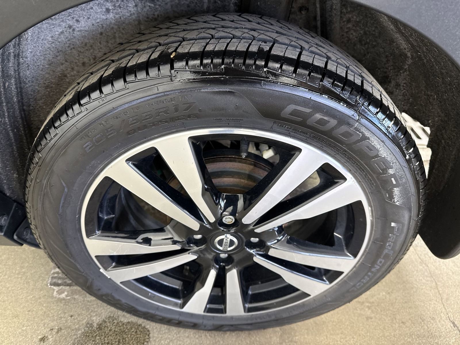 Certified 2020 Nissan Kicks SV image 6