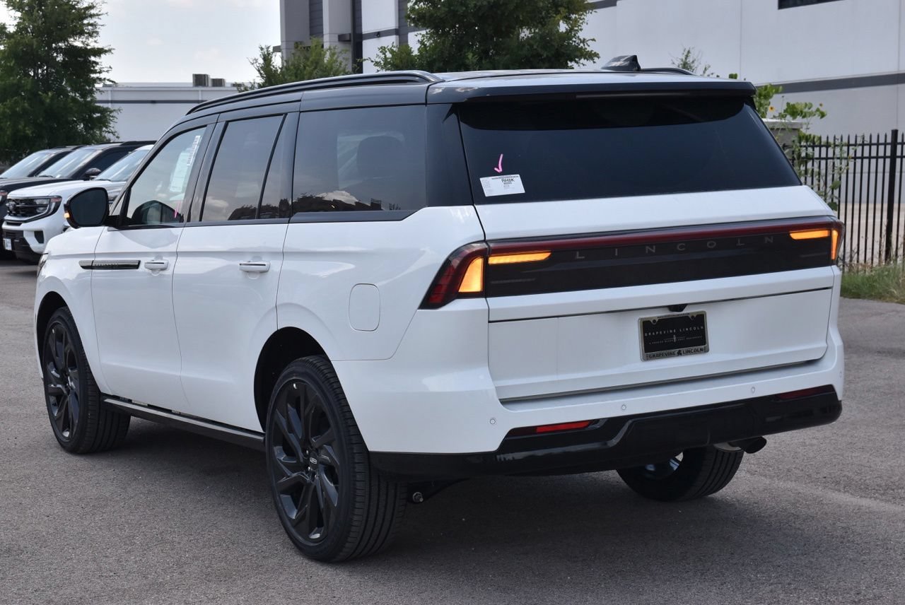 New 2027 Lincoln Navigator Black Label AWD/4WD image 9