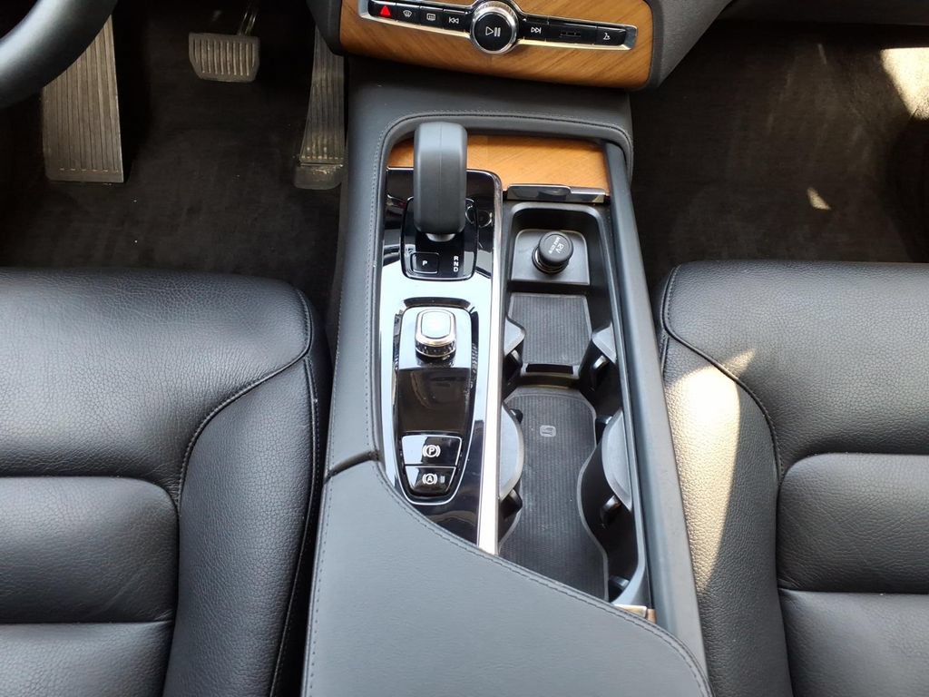 Certified 2023 Volvo XC90 B6 Core w/ Protection Package Premier AWD/4WD image 20