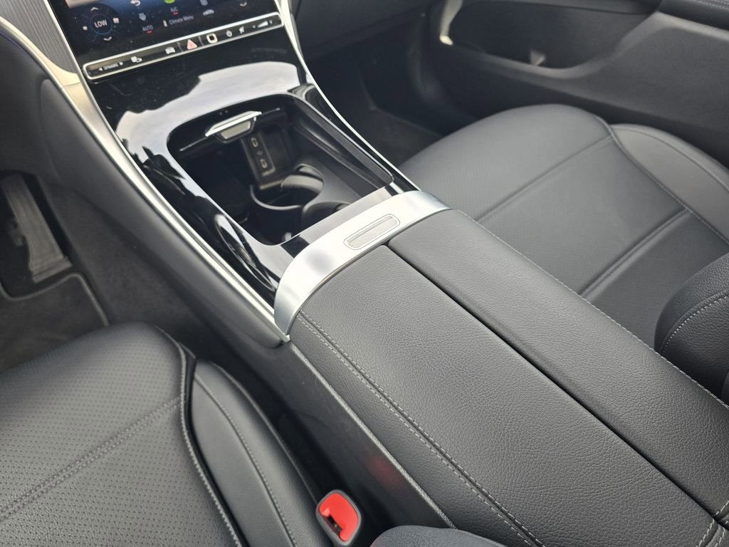 Used 2025 Mercedes-Benz GLC 300 4MATIC image 16