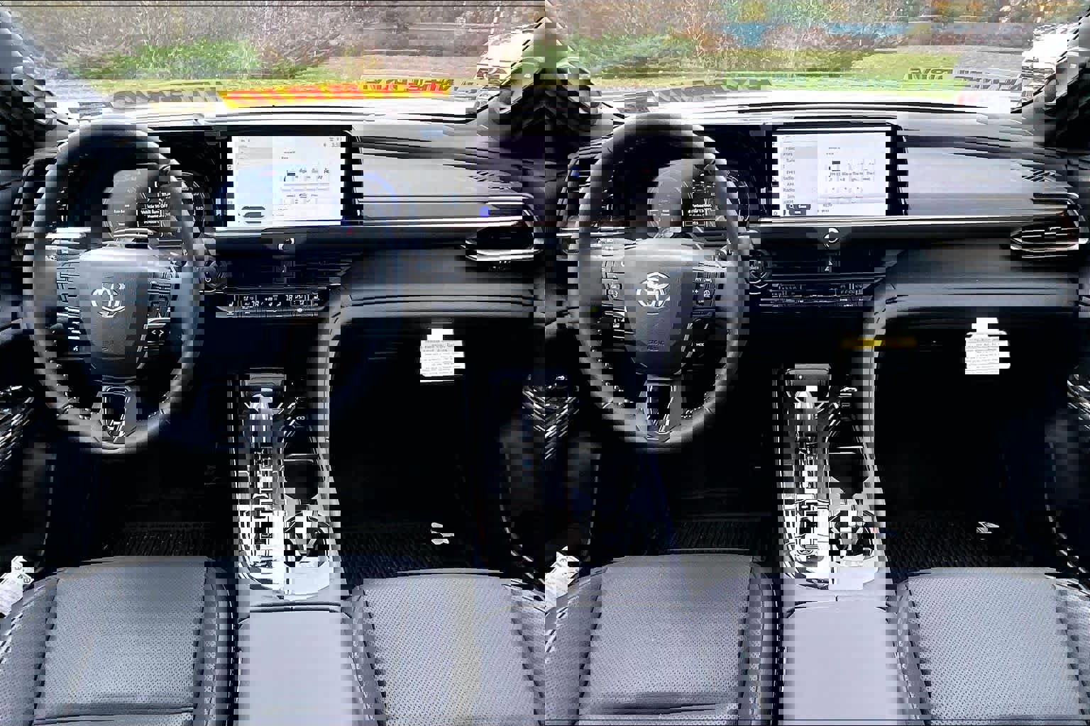 New 2025 Toyota Crown Platinum image 5