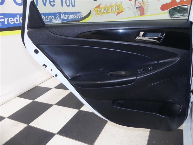 Used 2013 Hyundai Sonata Limited w/ Premium Pkg FWD image 24
