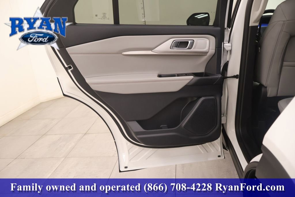 New 2026 Ford Explorer Active w/ Active Comfort Package image 8