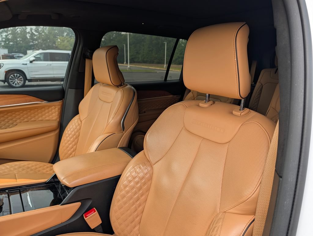 Used 2023 Jeep Grand Cherokee L Summit AWD/4WD image 18