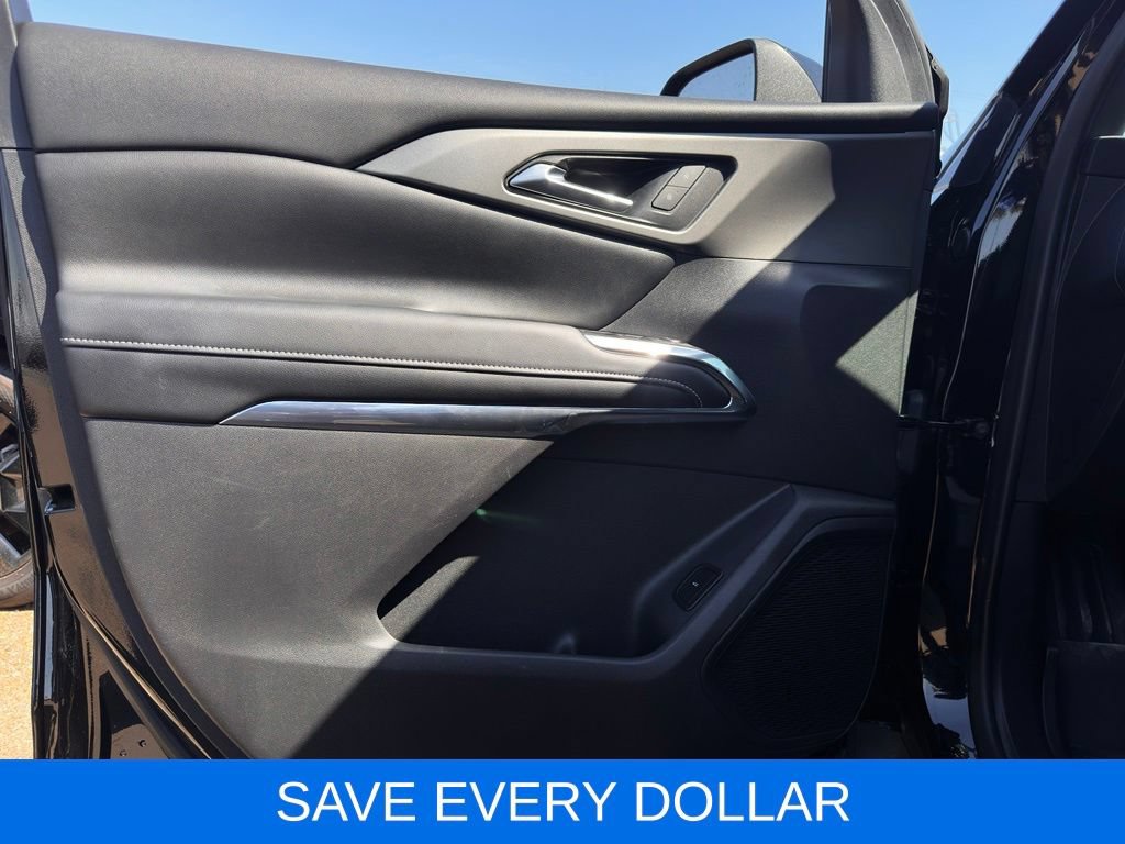 Used 2025 Chevrolet Traverse LT w/ Midnight/Sport Edition FWD image 7