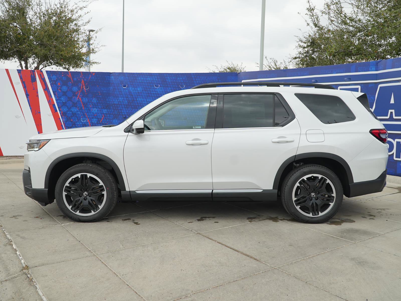 New 2026 Honda Pilot Touring image 10