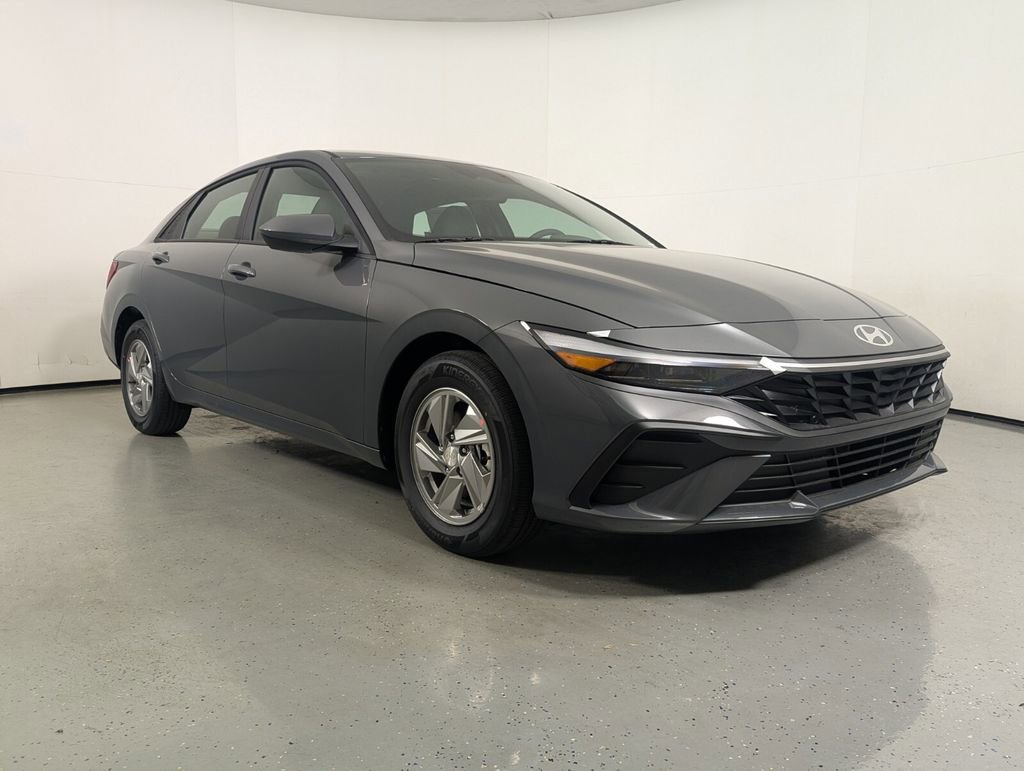 New 2026 Hyundai Elantra SE FWD video 1