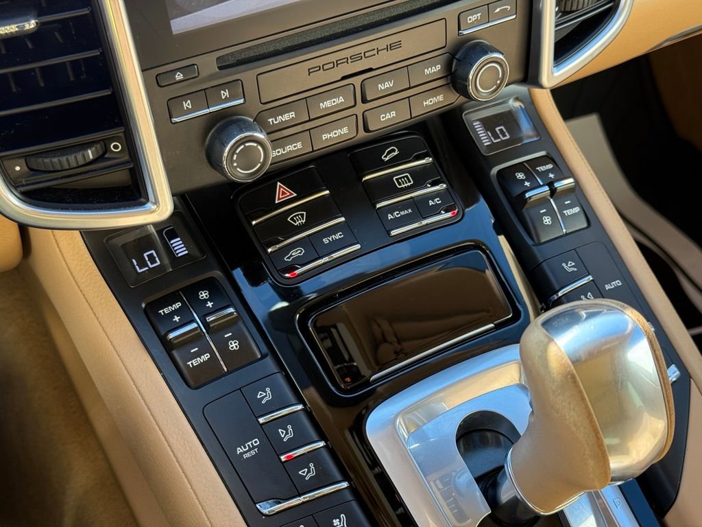 Used 2017 Porsche Cayenne Platinum Edition image 26