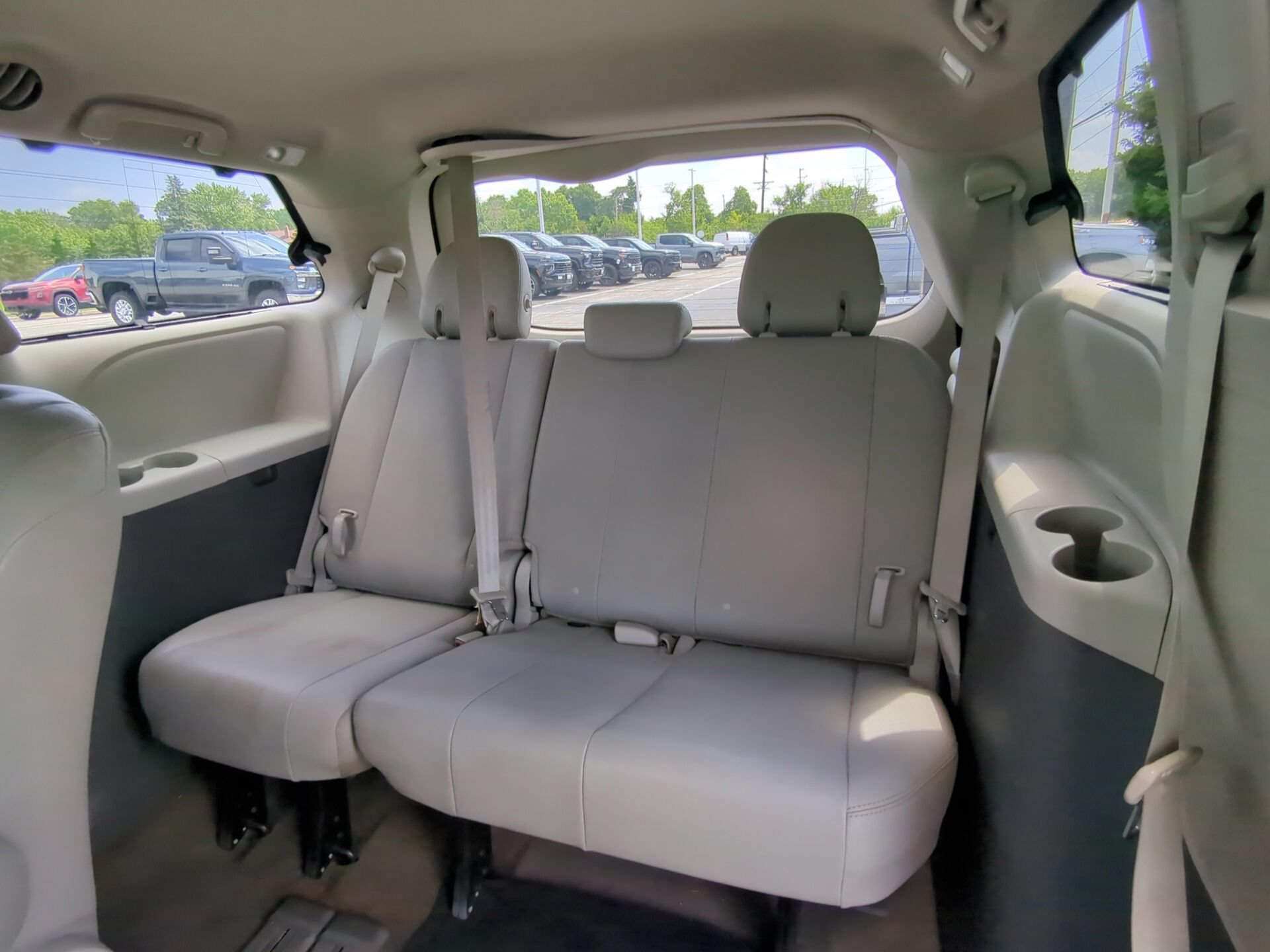 Used 2018 Toyota Sienna XLE w/ XLE Navigation Package FWD image 10